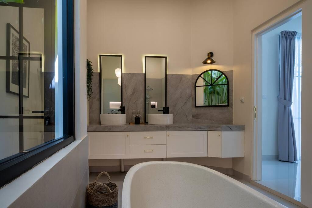Villa Perfect Hideaway, Great Location! *